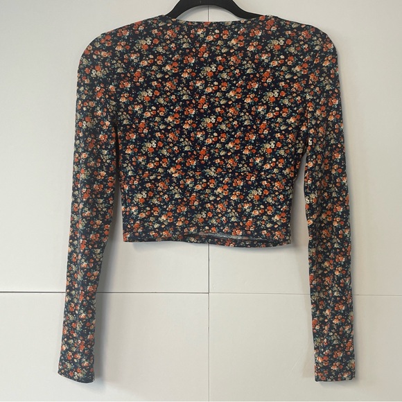 SHEIN dark blue Floral Long Sleeve Cropped Shirt. Size Small. - Picture 2 of 10